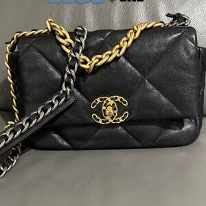 Chanel 19 Small size